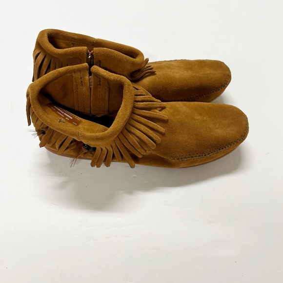 Minnetonka Womens Brown Suede Leather Feather Concho Beaded Low Boot Size 10 - Picture 3 of 10